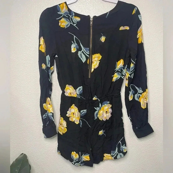 ☀️Volcom Romper - Picture 4 of 4